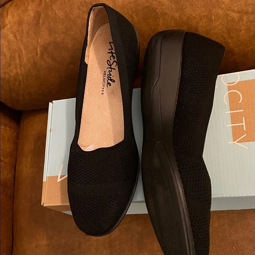LifeStride Velocity 2.0 Black Flats - Picture 3 of 4